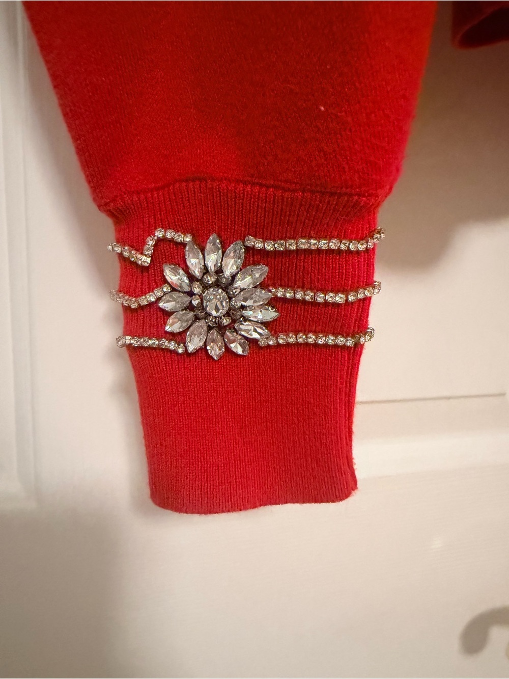 Red sweater - Picture 3 of 3